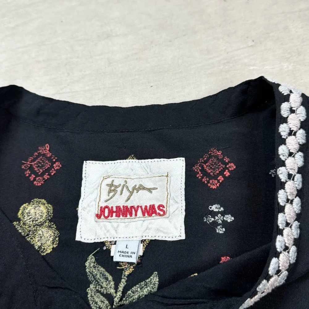 Biya Johnny Was 100% Silk Embroidered Short Sleeve Top Size L - Picture 3 of 8